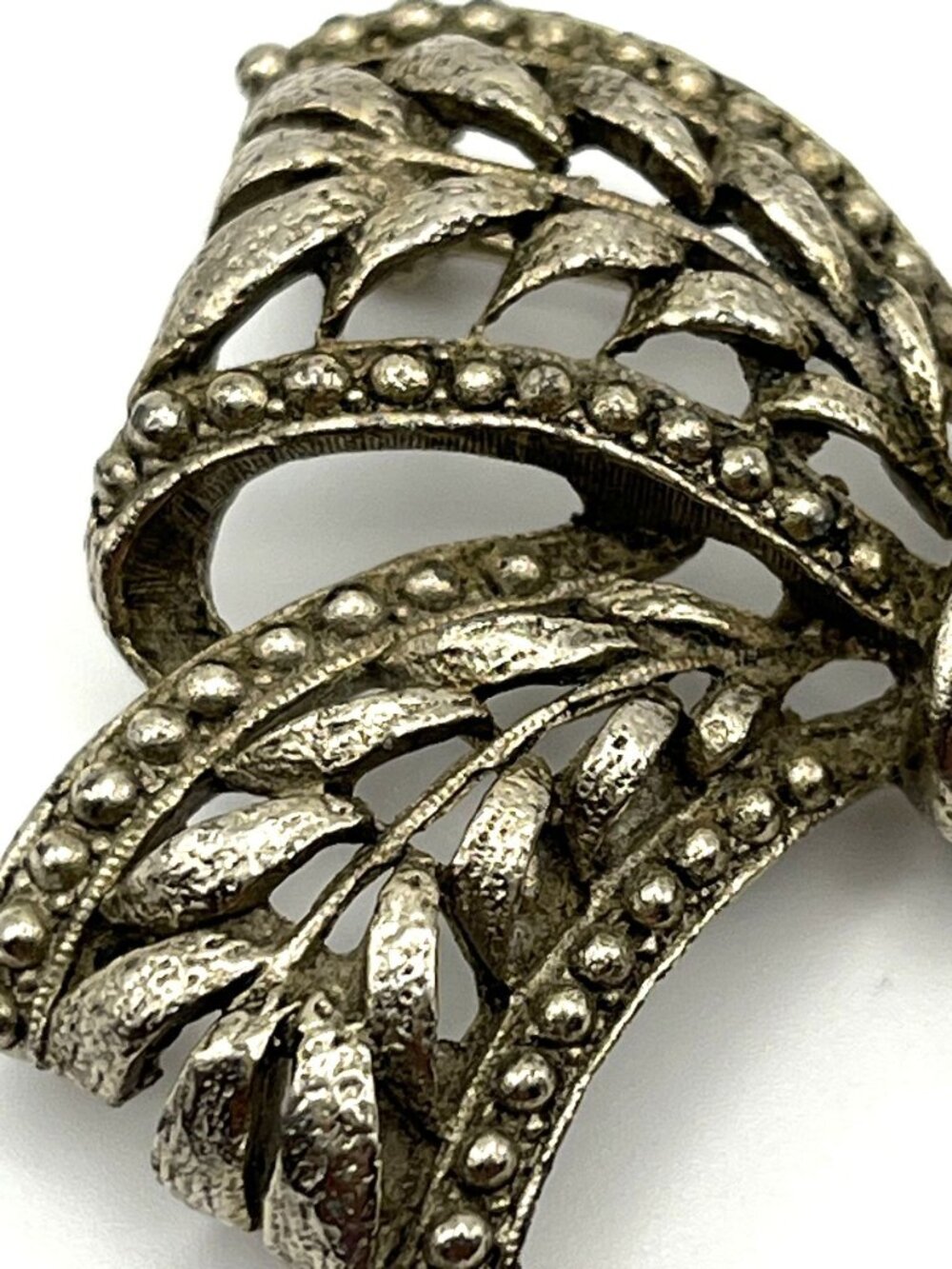 Vintage Hobe 1960s Silver-Tone Bow Brooch With Intricate Filigree Design - Picture 4 of 5